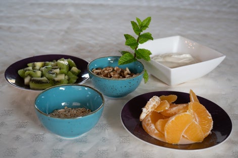 Yoghurt met mineola en kiwi