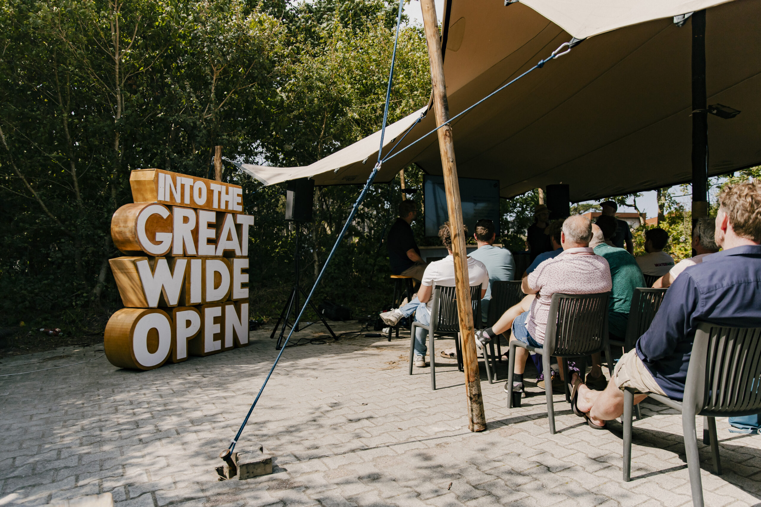 Op de Bouwplaats van de Toekomst werken bouw- en festivalsector samen aan duurzame innovaties - Into The Great Wide Open - Onkruid Magazine - Onkruid.nl
